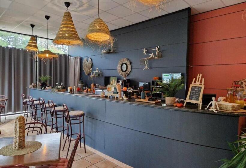 Семейный Номер, Tempo Hôtel