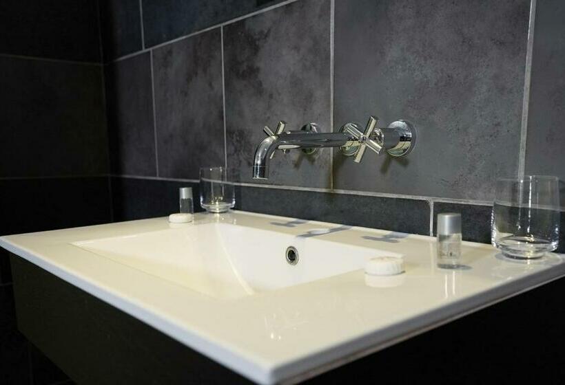 سوئیت جونیور با تخت بزرگ, Auberge De La Poulcière