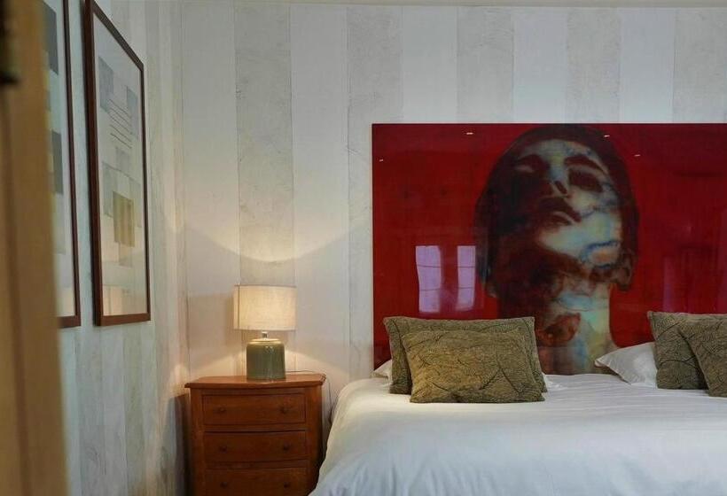 سوئیت جونیور با تخت بزرگ, Auberge De La Poulcière