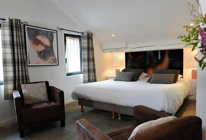 سوئیت جونیور با تخت بزرگ, Auberge De La Poulcière