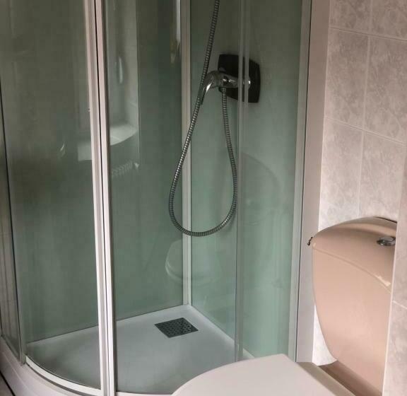 Четырехместный Номер Стандарт, Enzo Hotels Neufchâteau By Kyriad Direct