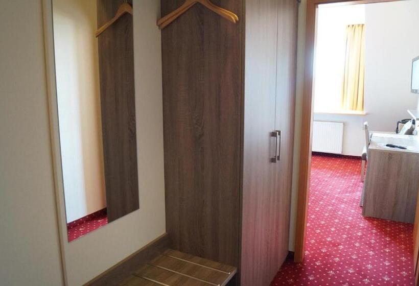 Номер Стандарт, Neuses