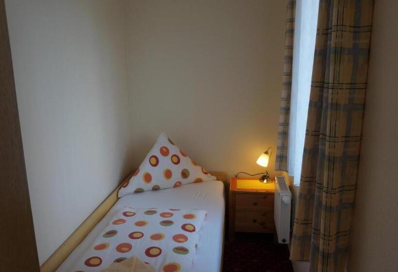 اتاق کلاسیک سه تخته, Neuses