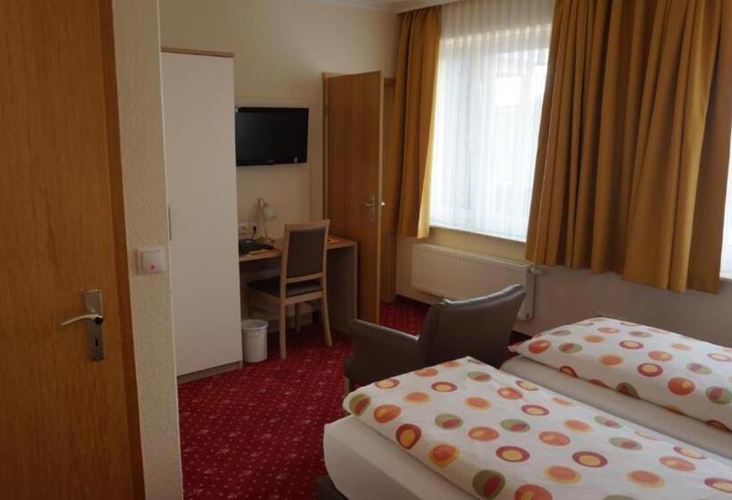 اتاق کلاسیک سه تخته, Neuses