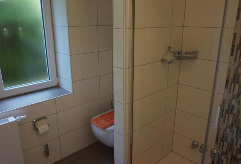 اتاق کلاسیک چهارنفره, Neuses