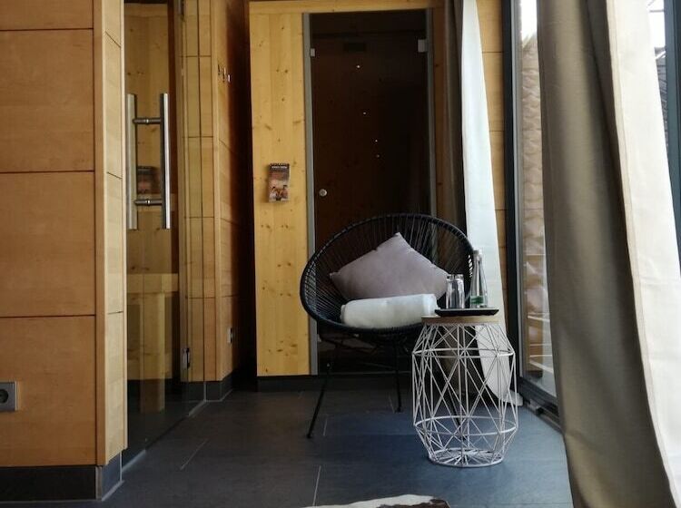 Полулюкс, Restaurant & Metzgerei Rößle