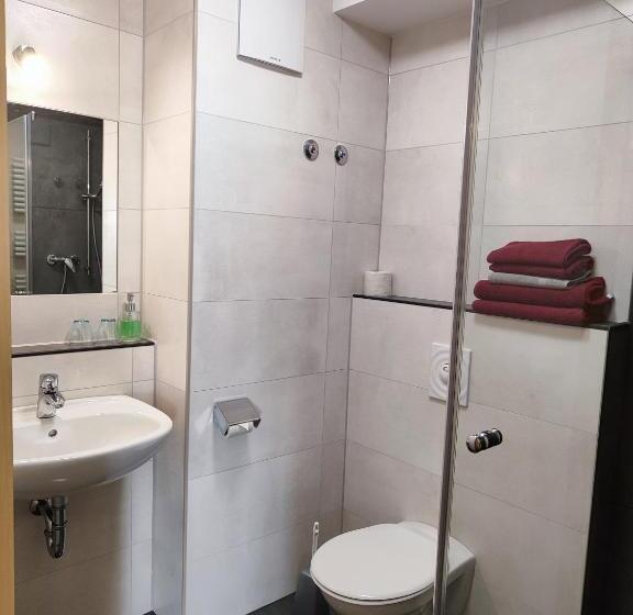 Номер Стандарт, Wirtshaus Zur Bina