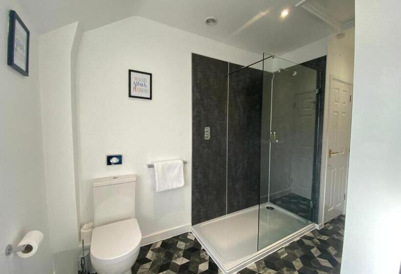 带大床的标准间, Gordons