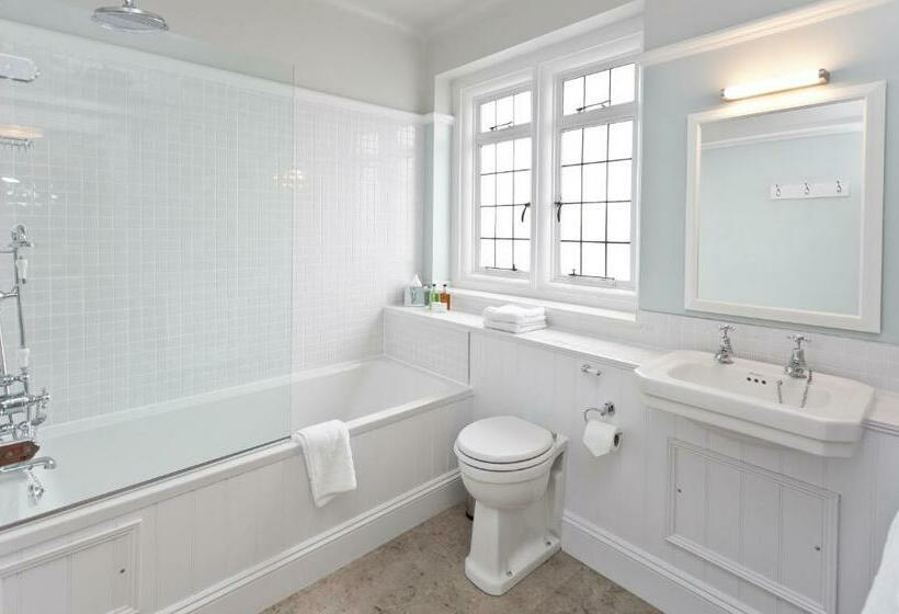 高级大房间, The Bath Arms