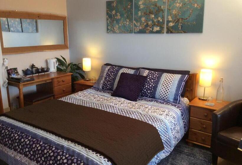 キングサイズベッドのスーペリアルーム, The Great Grubb