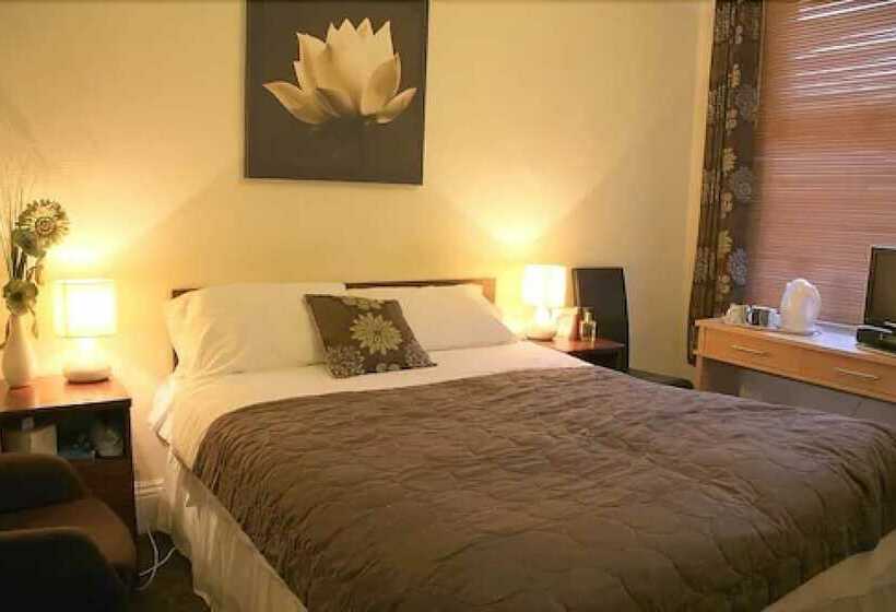 Номер Стандарт, White House View Guest House