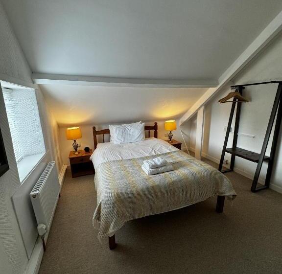 غرفة سوبيريور, Watermead House