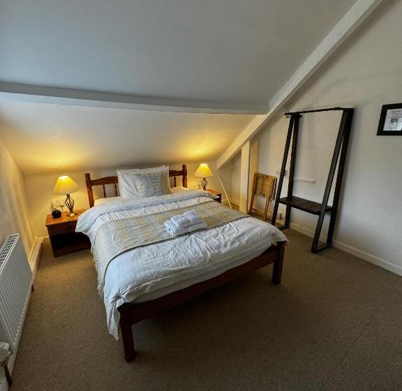 غرفة سوبيريور, Watermead House