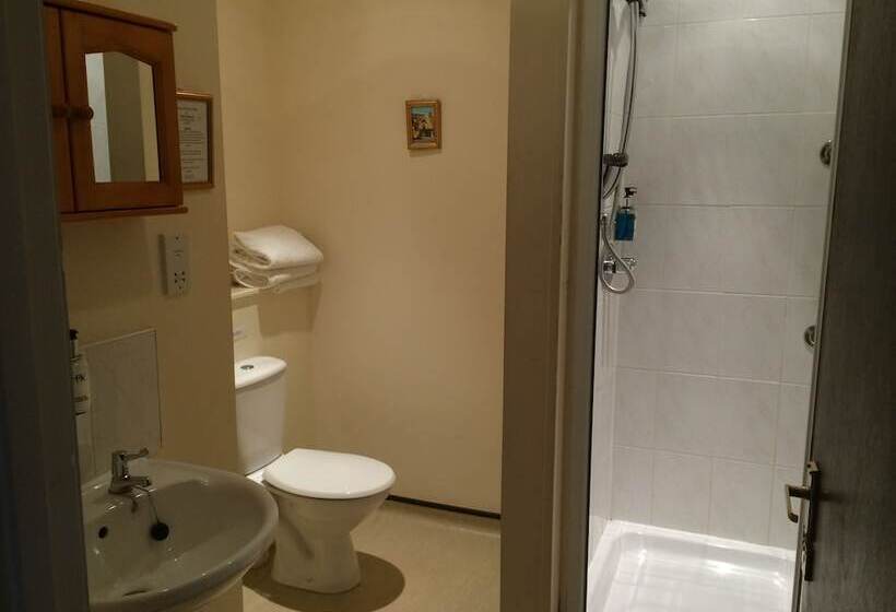 スタンダードルーム, Half Moon Hotel And Restaurant