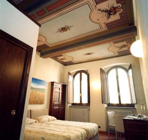سوییت لوکس, La Corte Del Re