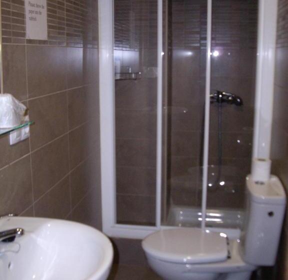اتاق استاندارد سه نفره, Hostal Abastos