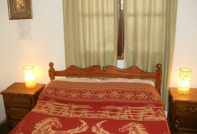 اتاق استاندارد با سرویس بهداشتی مشترک, Hostal Rustyk