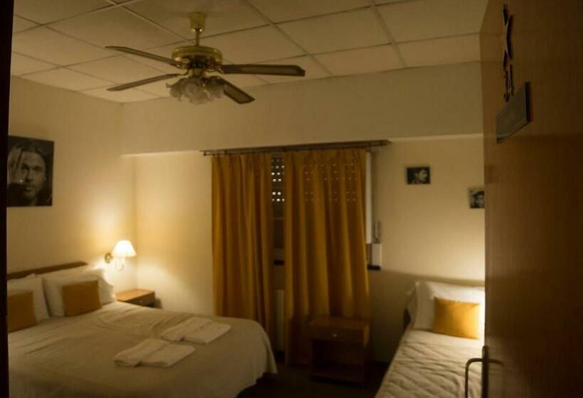 اتاق استاندارد سه نفره, De Cine Las Golondrinas