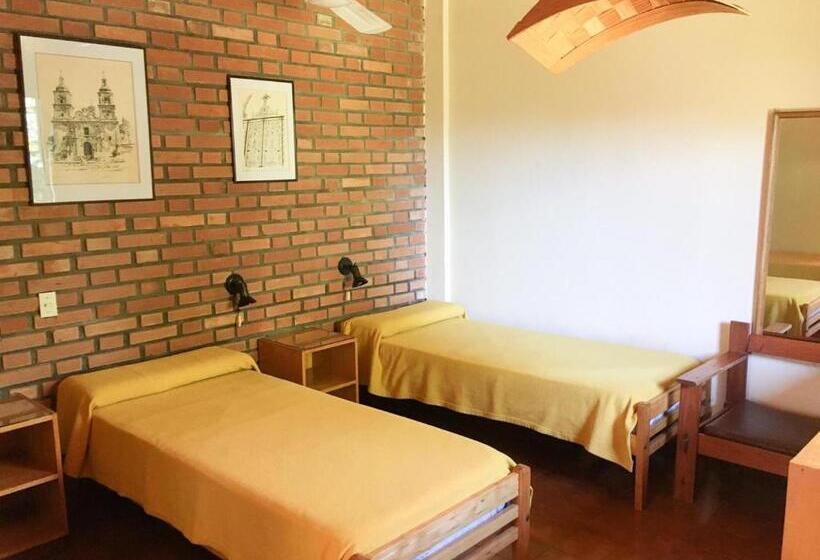 标准三人间, Hosteria Helvecia