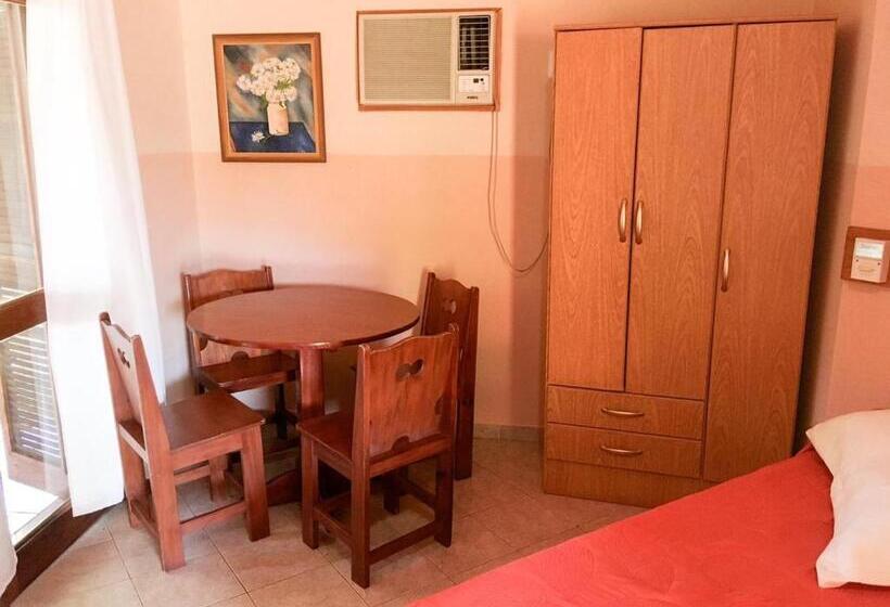高级三人间, Hosteria Helvecia