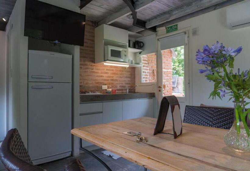 بانگلوی استاندارد, Brisas Serranas