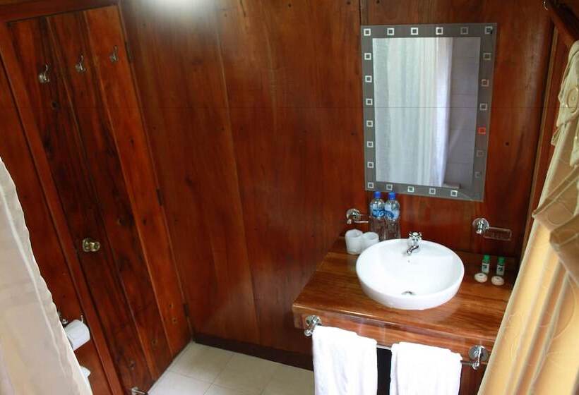 Номер Deluxe, The Wooden House
