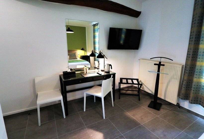이코노미 룸, Manoir De Montigny