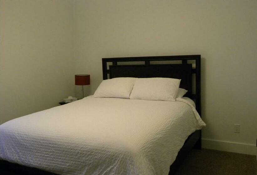 家庭套房, Fireweed Motel
