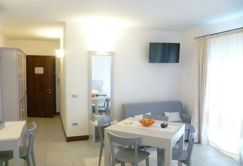 سوییت جونیور با بالکن, Albergo Residenziale La Corte