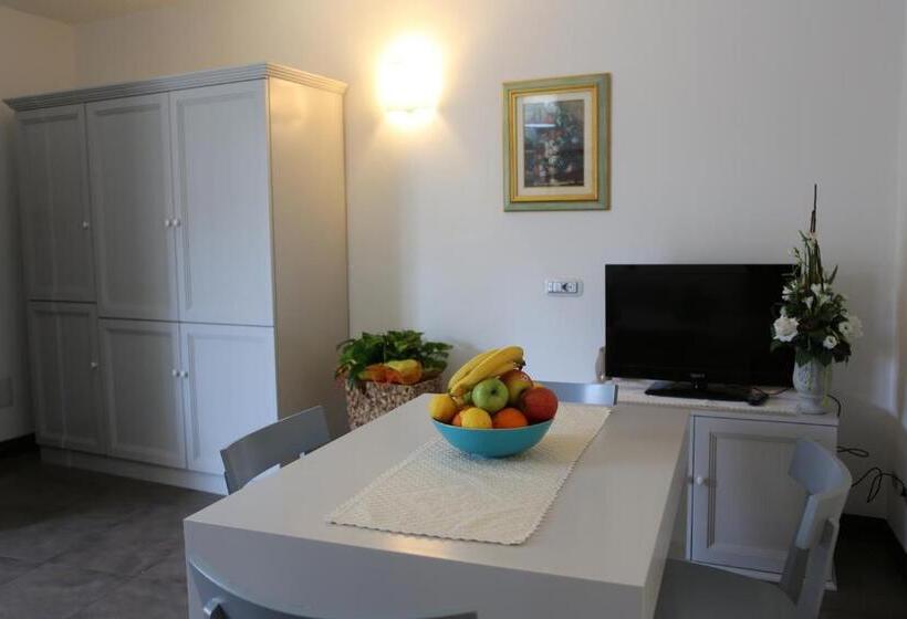سوئیت با بالکن, Albergo Residenziale La Corte