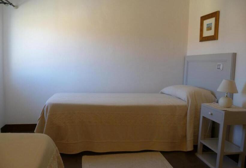اتاق استاندارد چهارنفره با بالکن, Albergo Residenziale La Corte