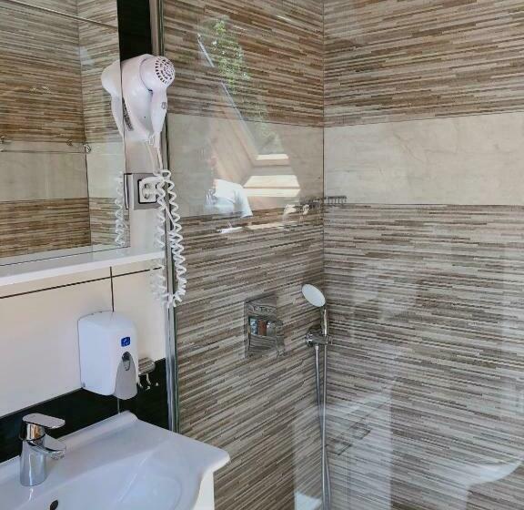 اتاق استاندارد سه نفره, Rustic Inn River 2