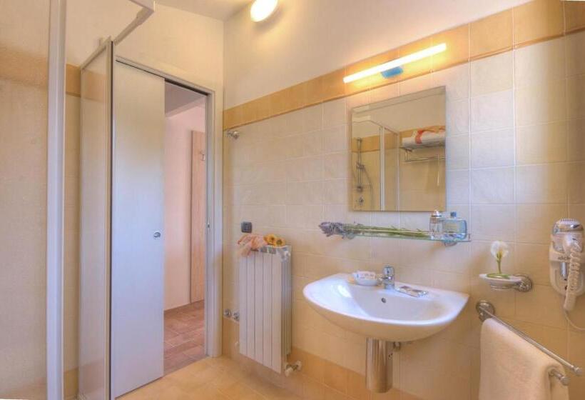 Habitación Triple Estándar, Le Fiabe Hotel Resort