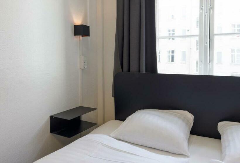 اتاق استاندارد با سرویس بهداشتی مشترک, Where To Sleep