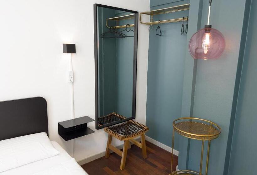 اتاق استاندارد با سرویس بهداشتی مشترک, Where To Sleep