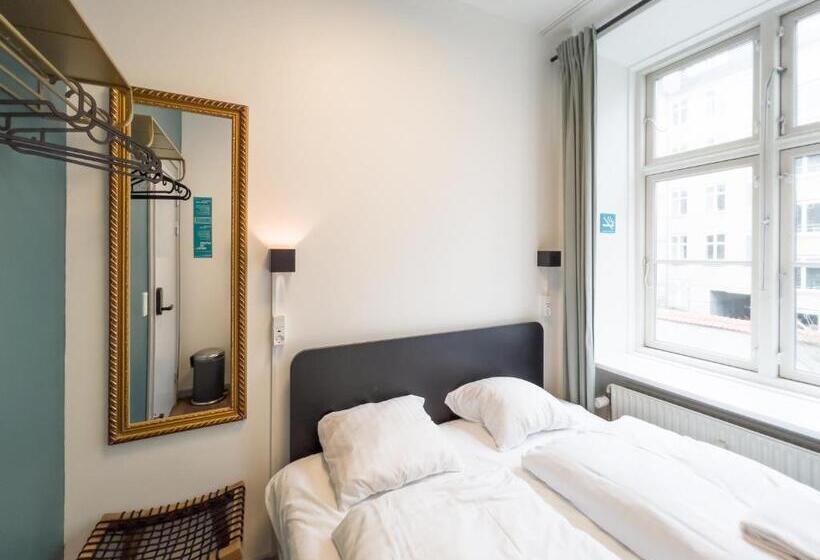 اتاق استاندارد با سرویس بهداشتی مشترک, Where To Sleep