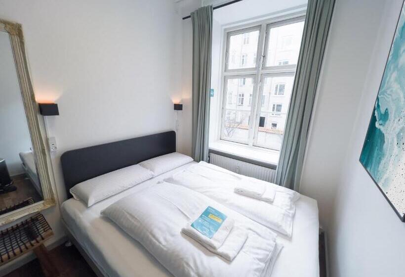 バス共有のスタンダードルーム, Where To Sleep
