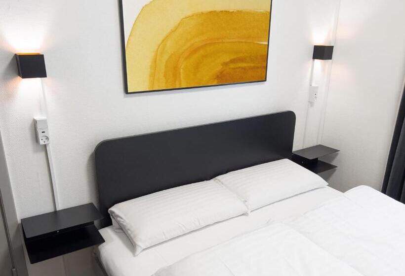 اتاق استاندارد با سرویس بهداشتی مشترک, Where To Sleep