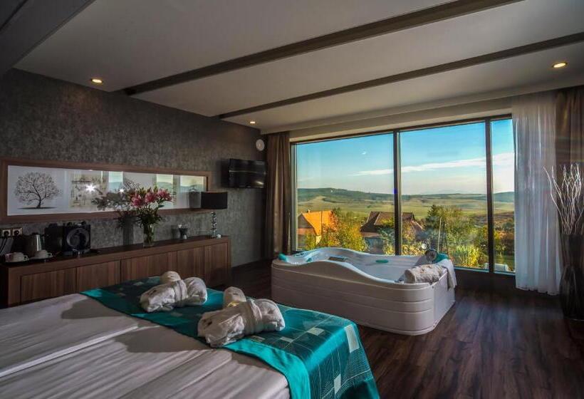Люкс с гидромассажем, Castellum Hotel Hollókő