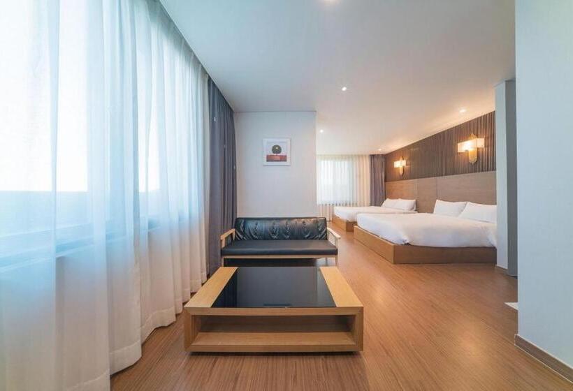 Deluxe Suite Sea View, Twoy