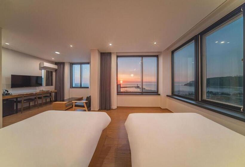 Deluxe Suite Sea View, Twoy