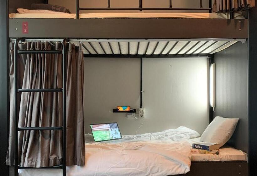 Кровать в Общей Комнате, Mido Hostel