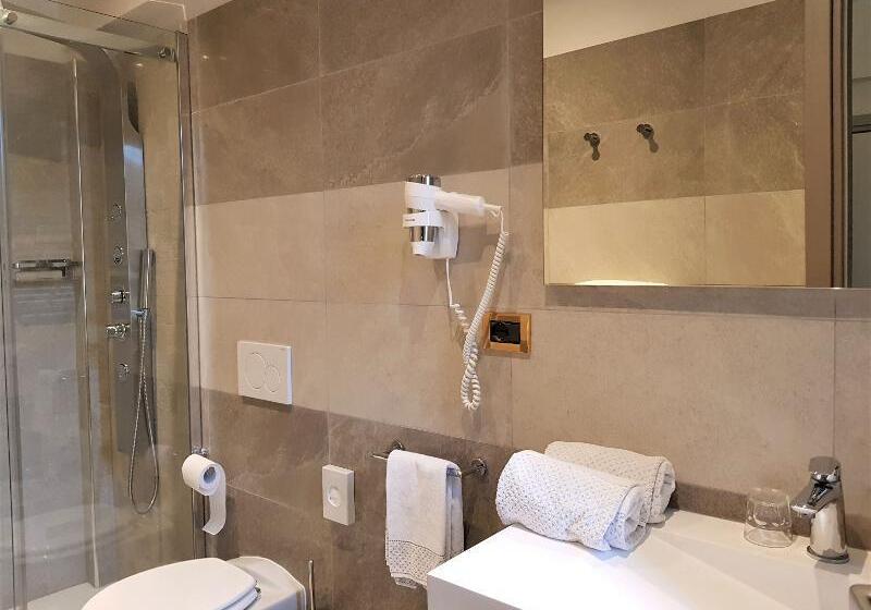 Кровать в Общей Комнате, Mido Hostel