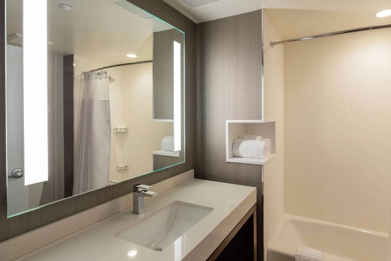 标准间, Courtyard By Marriott New York Queens/fresh Meadows