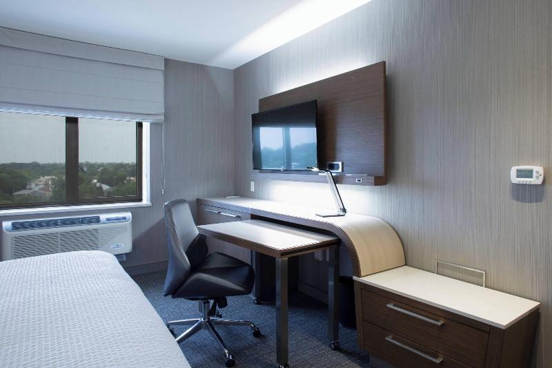 带大床的标准间, Courtyard By Marriott New York Queens/fresh Meadows