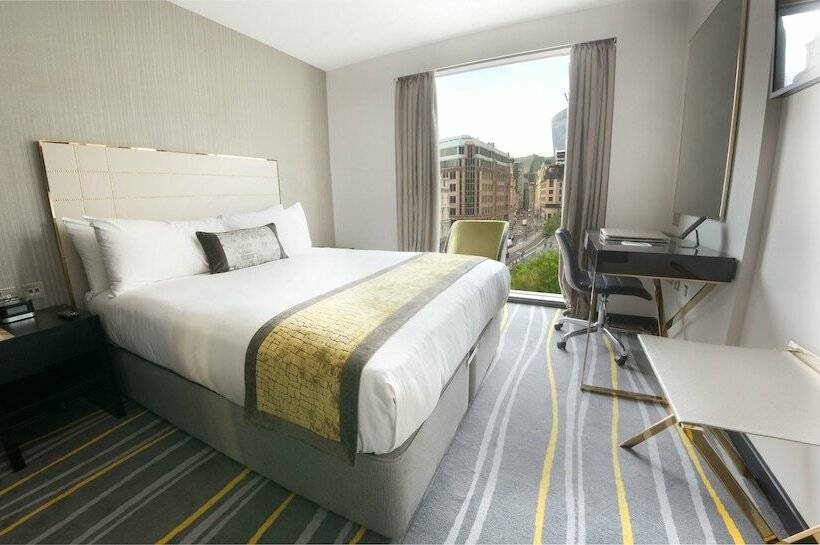 اتاق سوپریور, Saint London