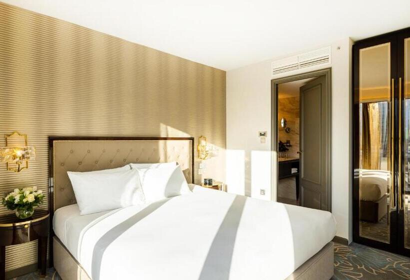 سوییت جونیور با چشمانداز شهر, Saint London