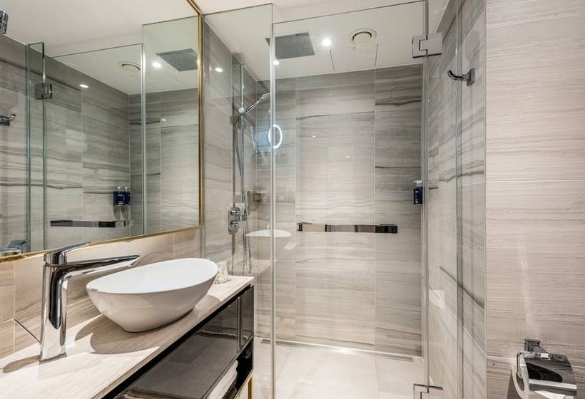 Номер Deluxe, Saint London