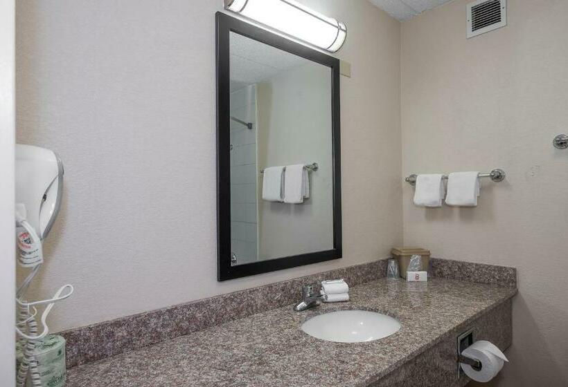 Номер Deluxe, Red Roof Inn Cortland