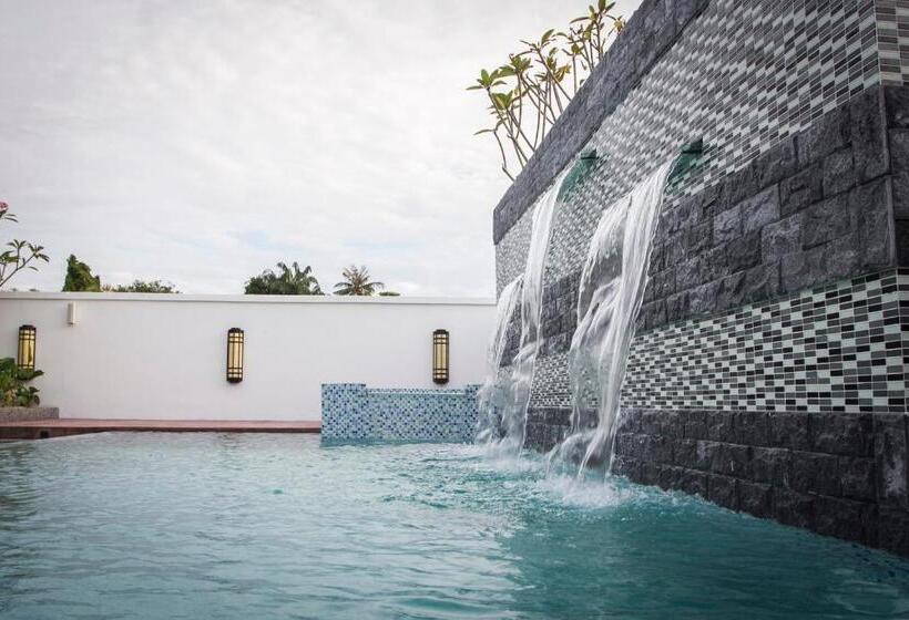 اتاق استاندارد با چشم‌انداز استخر, Secret Garden Warni Villa